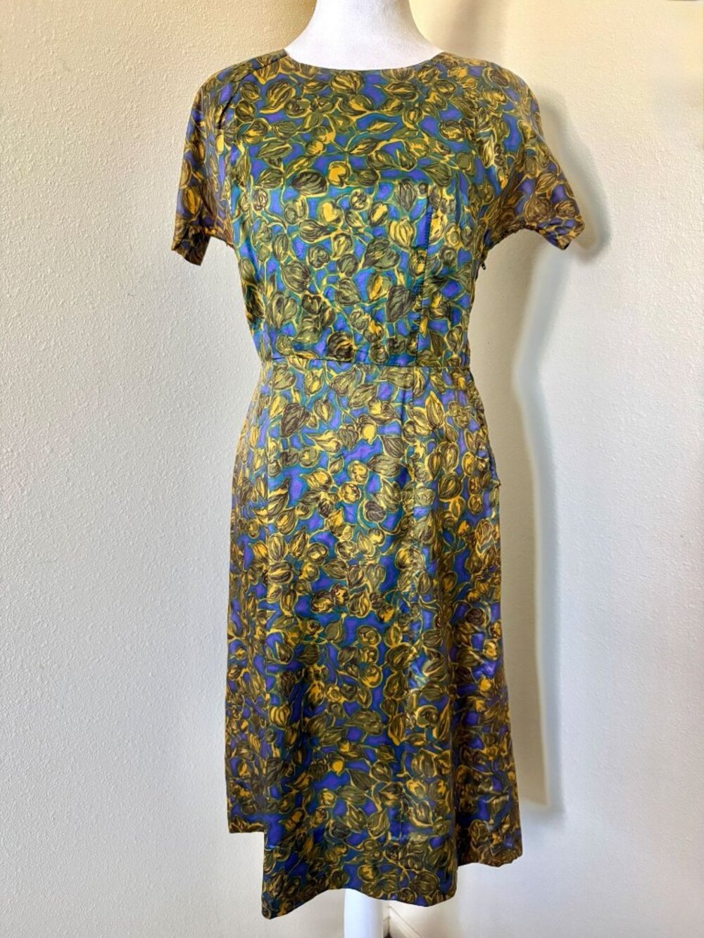Vintage 1960s Short Sleeve Sheath Dress In Abstract Print